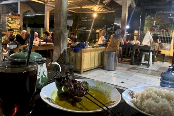 5 Tempat Makan Murah dan Legendaris di Jogja 2025. Kuliner Wajib untuk Pecinta Wisata dan Foto Instagramable. Gambar : raminten.com