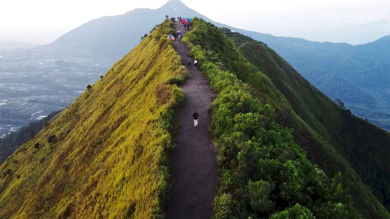 5 Rekomendasi Wisata Gunung di Jogja: Surga Tersembunyi yang Wajib Kamu Eksplorasi. Gambar : napaktilas.net
