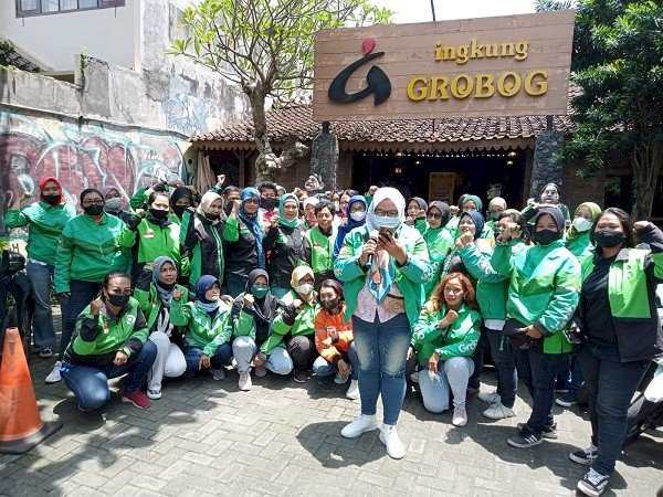 Begini jika Pengemudi Ojek Online Perempuan Curhat kepada Anggota DPRD kota Jogja. Gambar : Para Pengemudi Ojek Online Perempuan/dwi