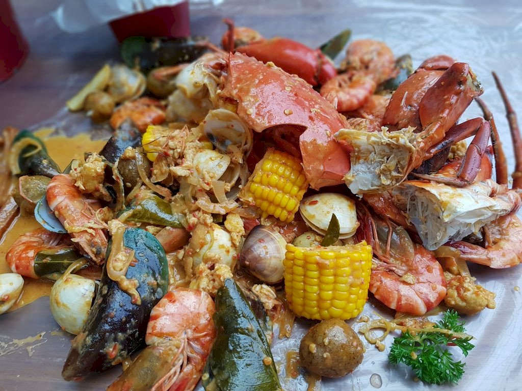 Berbagai Menu Seafood yang Menggugah Selera, Ini 4 Tempat Makan Seafood Terbaik di Jogja. Gambar : pergikuliner.com