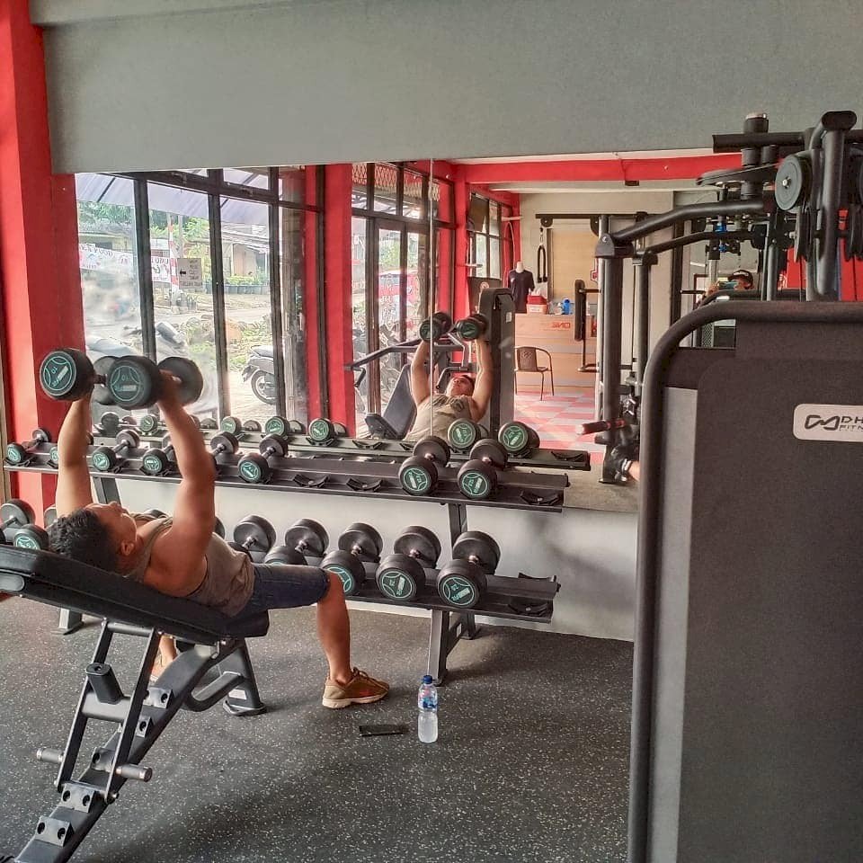 Cari Gym Nyaman & Lengkap di Jogja? Ini 5 Rekomendasi Favoritnya. Gambar : ig @declass_fitness