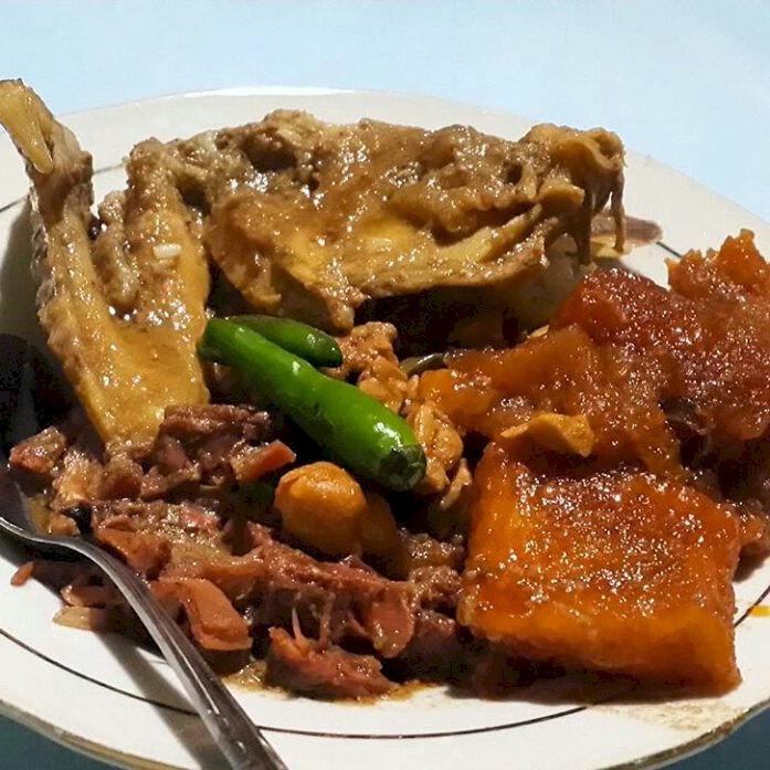 Selalu Ramai Pembeli, 5 Kuliner Malam di Jogja ini Wajib Buat Kamu Coba. Gambar : IG @inawatiadji