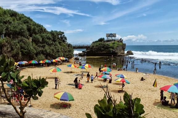 Ini Daftar 10 Destinasi Wisata Pilot Project New Normal di Yogyakarta. Gambar : Pantai Kukup, Gunungkidul