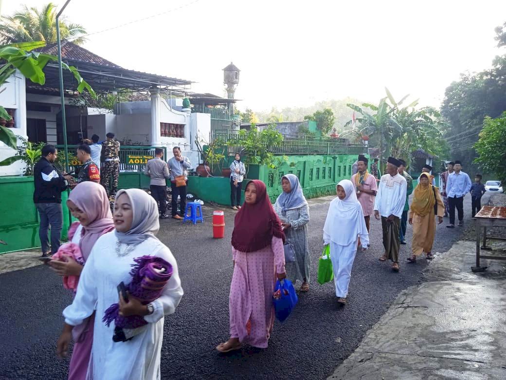 Fakta di Balik Perayaan Idul Fitri Lebih Awal Jemaah Aolia, Gunungkidul. Gambar : 🖼️ okezone