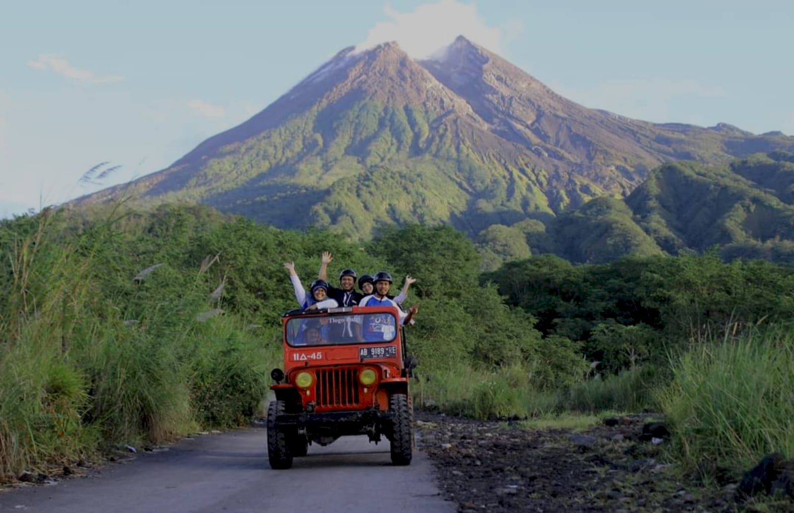 Urutan Kabupaten dengan Objek Wisata Terbanyak di DIY. Gambar : jeep-wisata-merapi.com