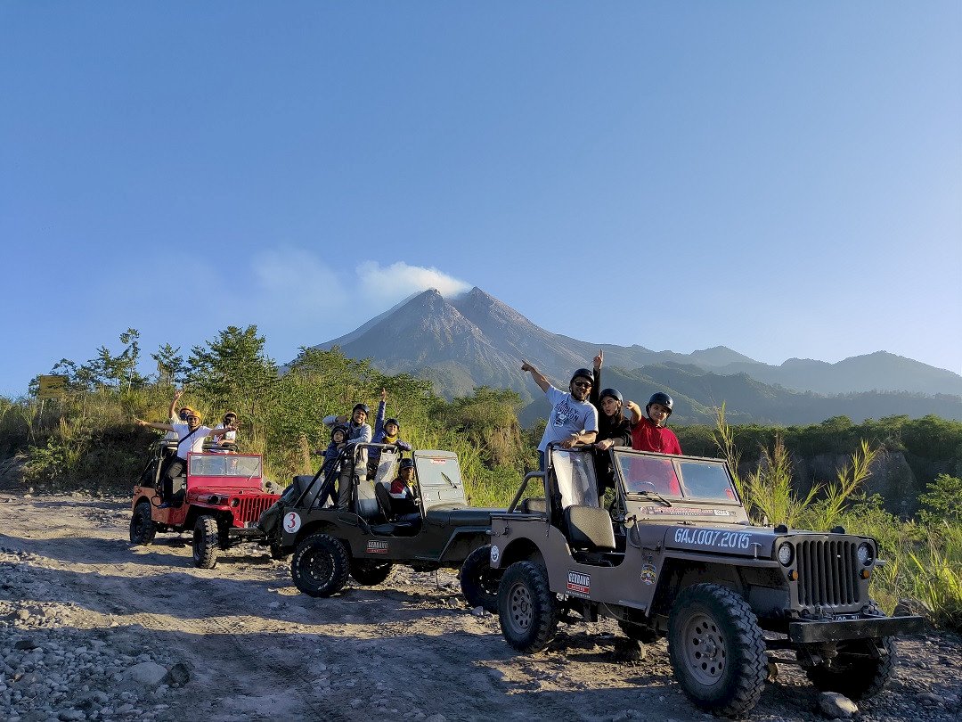 Merapi Lava Tour: Berkendara Jeep Menelusuri Lava Pijar Gunung Merapi di Kaliurang. Gambar : kumparan.com