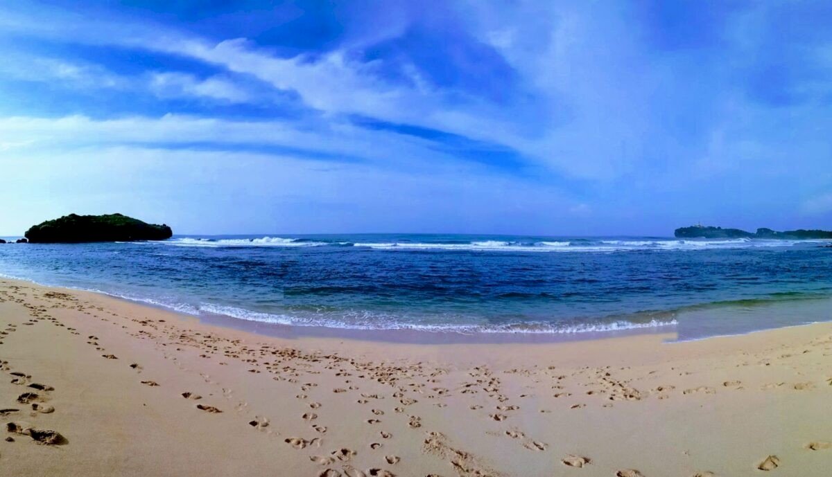 Pantai Sadranan Jogja: Surga Snorkeling dan Keindahan Bawah Laut. Gambar : travelspromo.com