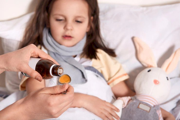 Pemerintah Larang Penggunaan Obat Sirup, ini Solusi Dinkes DIY untuk Anak Demam. Gambar : ilustrasi freepik