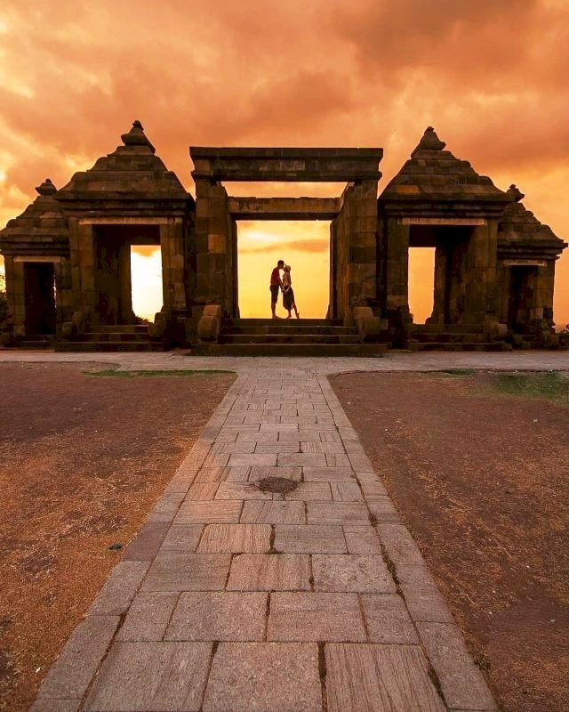 Rekomendasi Lokasi Prewedding Impian di Jogja, Mulai dari Gratis Hingga Jutaan!. Gambar : wedangkopiprambanan.com