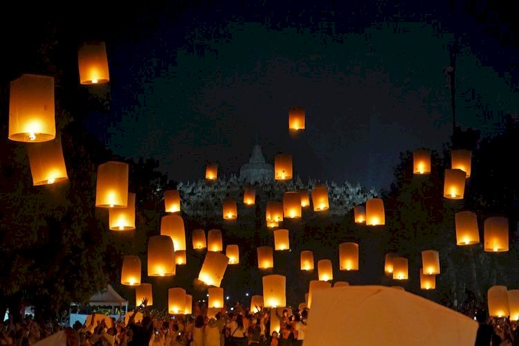 TWC Borobudur Sediakan 5.000 Tiket untuk Pelepasan Lampion Waisak. Gambar : lampion waisak
