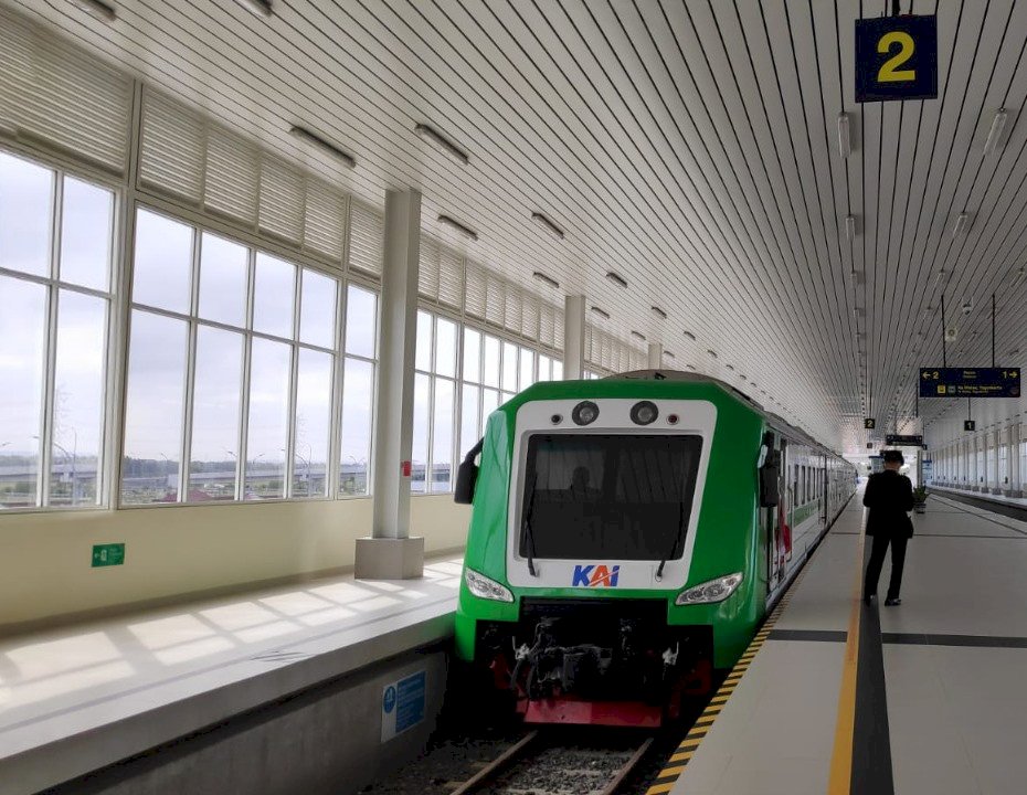 Update Jadwal dan Harga Tiket Kereta Api Bandara YIA Terbaru. Gambar : kereta bandara