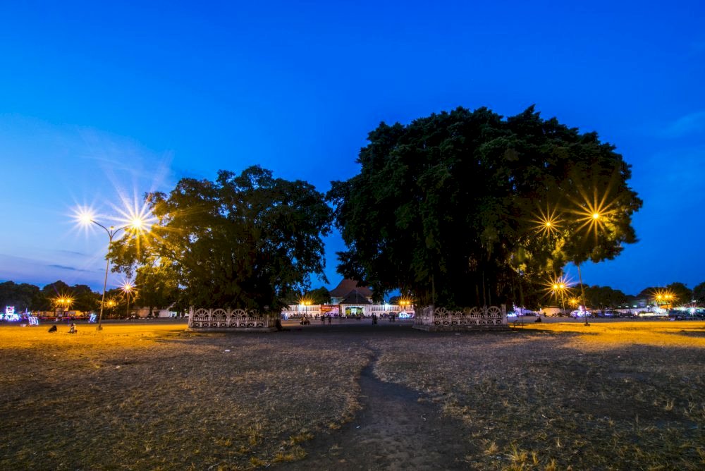 Alun-Alun Lor: Tanah Lapang Sejarah Keraton Yogyakarta, dijogja.co. Alun-Alun Lor: Tanah Lapang Sejarah Keraton Yogyakarta.