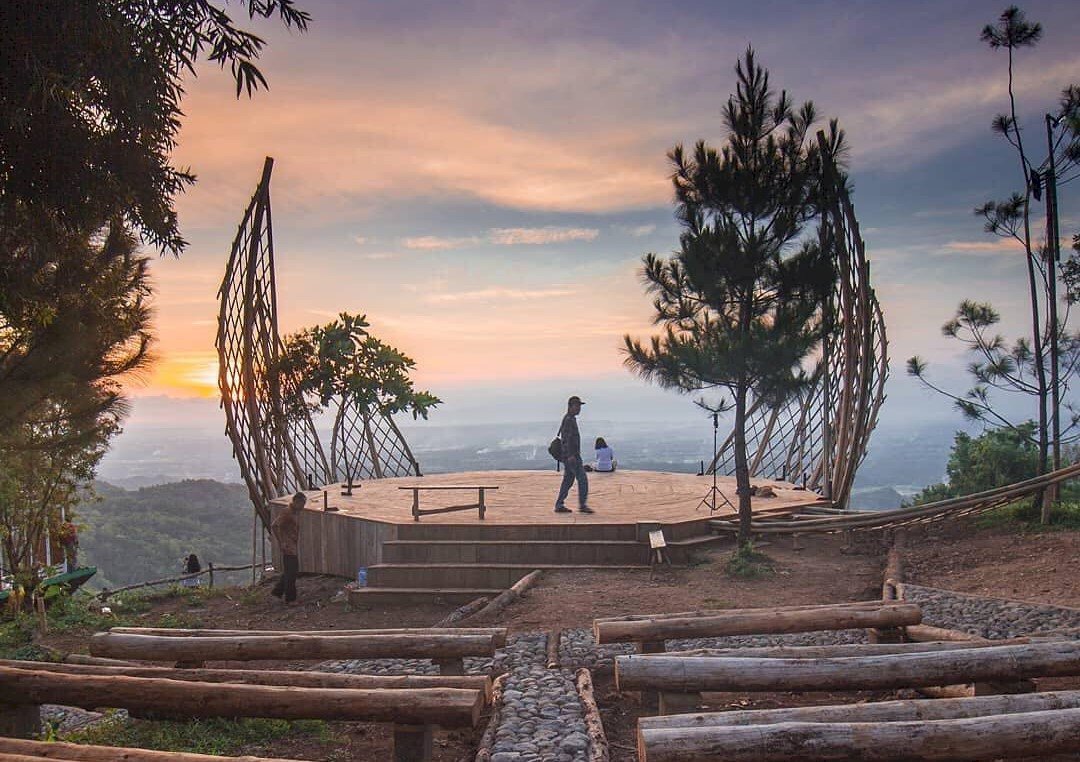 Bukit Lintang Sewu: Menikmati Keindahan Alam Yogyakarta dari Ketinggian, dijogja.co. Bukit Lintang Sewu: Menikmati Keindahan Alam Yogyakarta dari Ketinggian.