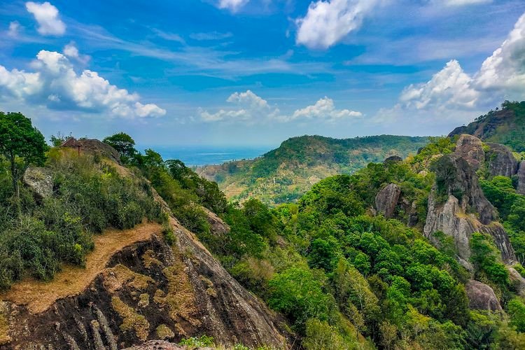 Gunung Nglanggeran: Keajaiban Arkeologi dan Keindahan Alam yang Menakjubkan, dijogja.co. Gunung Nglanggeran: Keajaiban Arkeologi dan Keindahan Alam yang Menakjubkan.