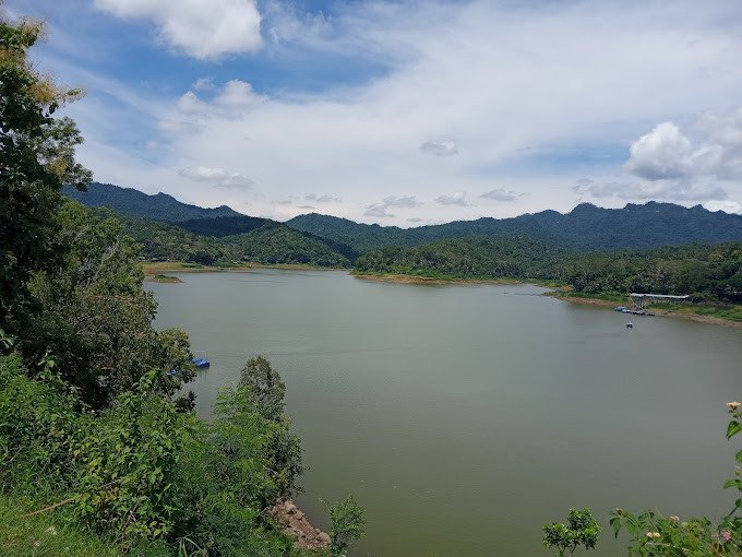 Waduk Sermo, Kulon Progo : Info Harga Tiket Masuk, Lokasi, Rute, Jam Buka, Fasilitas, & Spot Foto Terbaru. Indahnya Waduk Sermo Kulon Progo Jogja Waktu Sore Hari yang Tidak Boleh Dilewatkan.