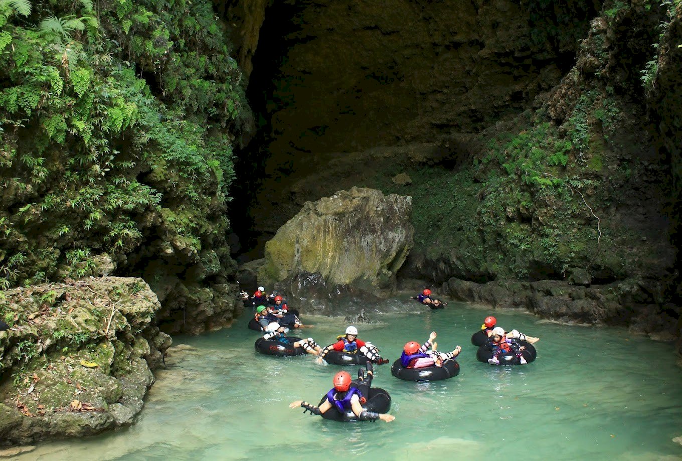 Kalisuci Cave Tubing: Petualangan Seru di Gua Bawah Tanah Yogyakarta, dijogja.co. Kalisuci Cave Tubing: Petualangan Seru di Gua Bawah Tanah Yogyakarta.