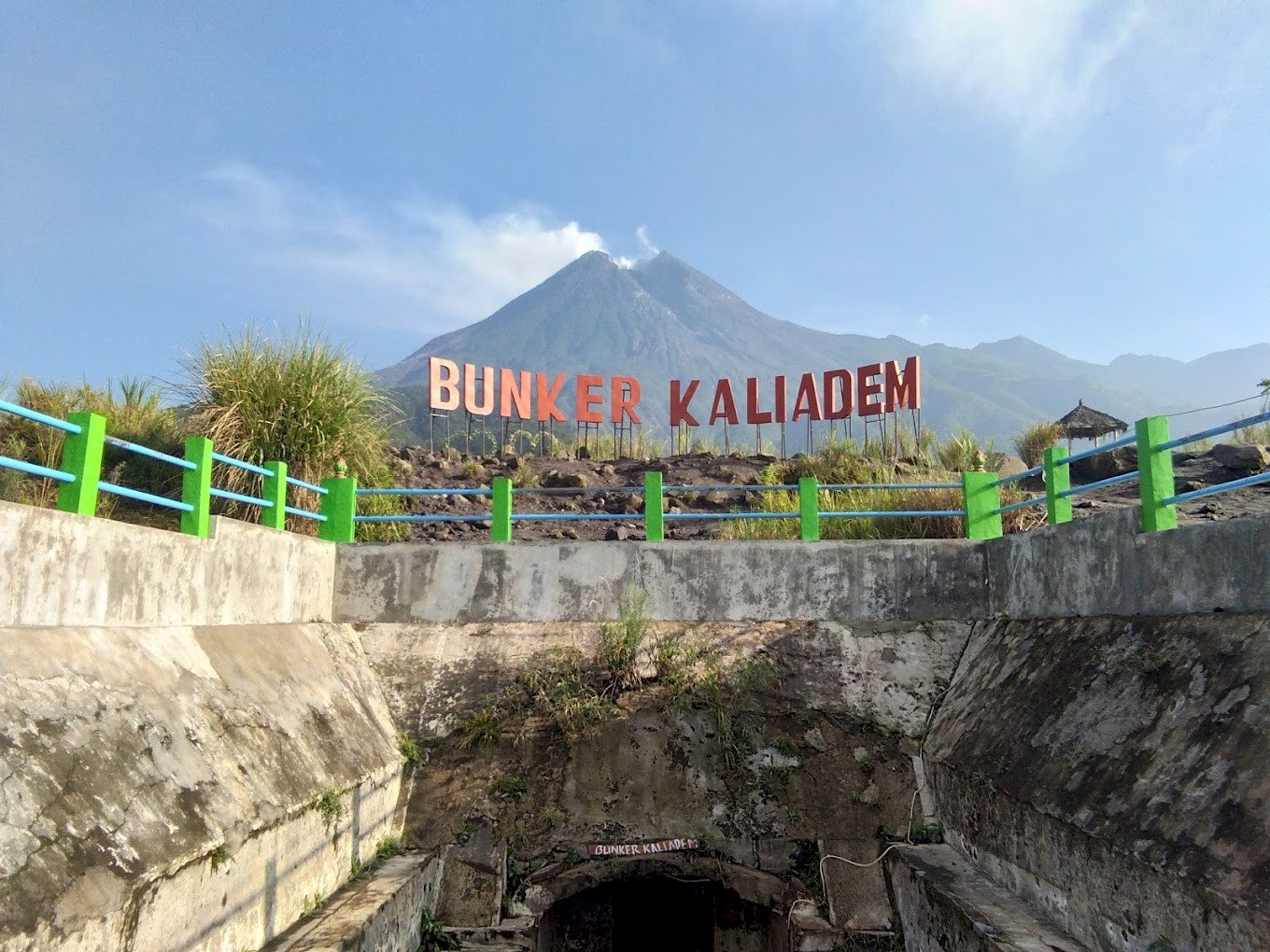 Mengintip Keunikan Gunung Merapi di Destinasi Wisata Kaliadem, dijogja.co. Mengintip Keunikan Gunung Merapi di Destinasi Wisata Kaliadem.