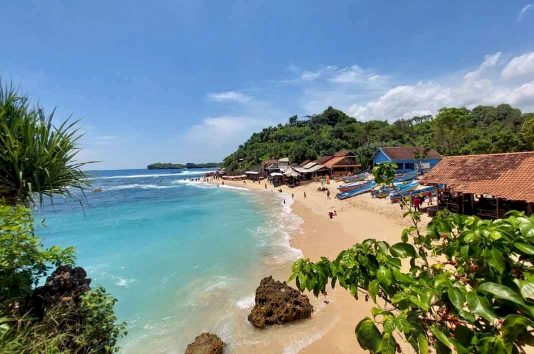 Menikmati Keindahan Pantai Ngandong di Gunung Kidul dengan Bukit Karst dan Spot Sunset yang Menawan, dijogja.co. Menikmati Keindahan Pantai Ngandong di Gunungkidul dengan Bukit Karst dan Spot Sunset yang Menawan.