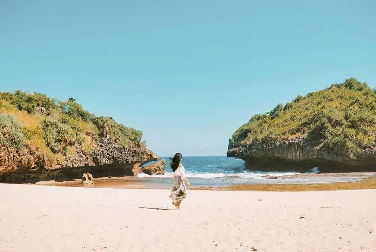 Menyingkap Pesona Tersembunyi Pantai Srakung di Gunungkidul, dijogja.co. Menyingkap Pesona Tersembunyi Pantai Srakung di Gunungkidul.