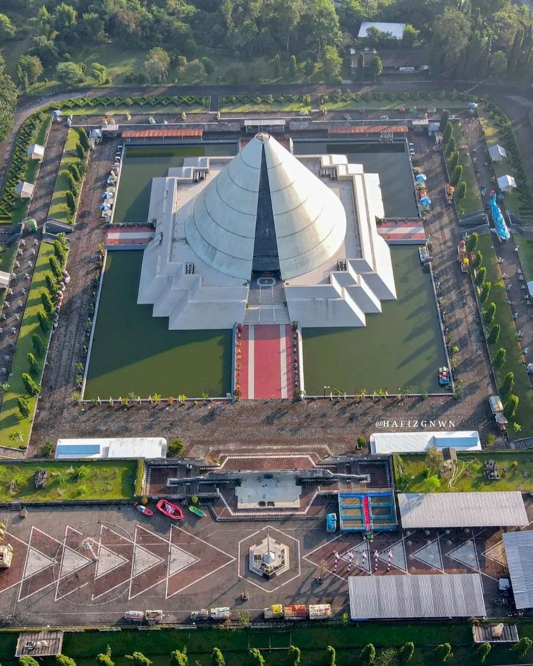 Monumen Jogja Kembali (Monjali), Yogyakarta : Info Harga Tiket Masuk, Jam Buka, Fasilitas, & Foto Terbaru. Monumen Jogja Kembali, Museum Penghargaan Kepada Para Pejuang NKRI.