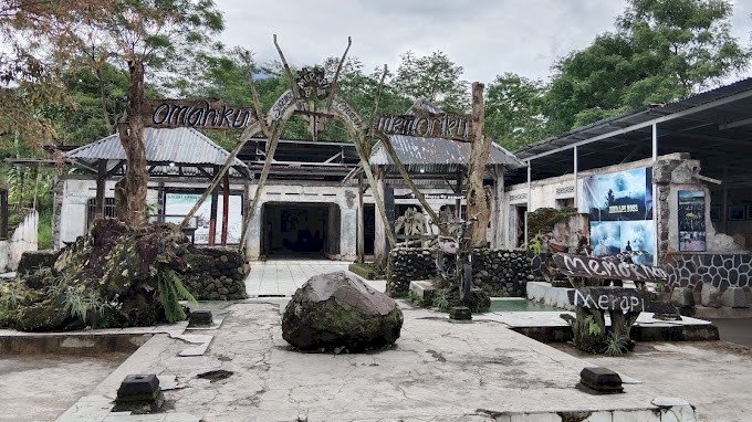 Museum Sisa Hartaku II :  Info Harga Tiket Masuk, Peta Lokasi, Jam Buka, Fasilitas, & Spot Foto Terbaru. Museum Sisa Hartaku II, Museum Simpanan Sisa-sisa Letusan Gunung Merapi 2010.