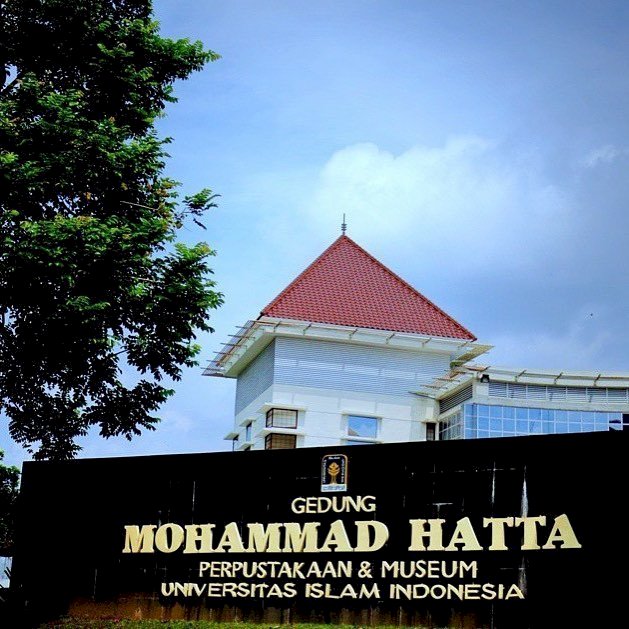 Museum Universitas Islam Indonesia (UII), Yogyakarta : Info Tiket Masuk, Lokasi, Jam Buka, Fasilitas, & Spot Foto Terbaru. Museum UII (Universitas Islam Indonesia), Bercerita Sejarah Universitas Swasta Tertua di Jogja.