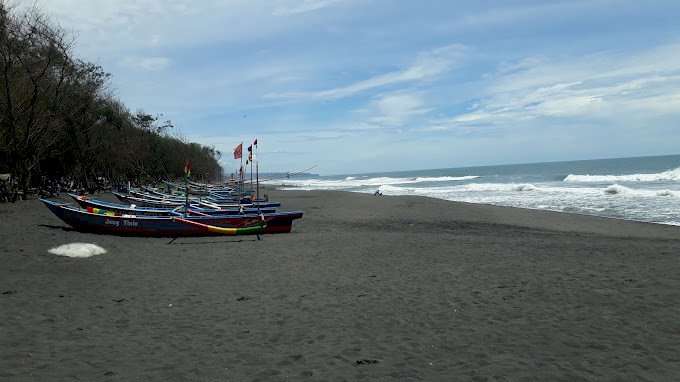 Pantai Kuwaru, Bantul : Info Harga Tiket Masuk, Lokasi, Rute, Fasilitas, & Spot Foto Terbaru. Pantai Kuwaru, Pantai Indah Berpadu Pohon Cemara dengan  Suguhkan Sunset Epik!.