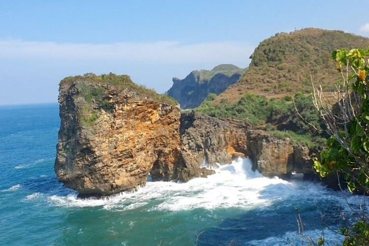 Pantai Ngungap: Surga Tersembunyi di Ujung Gunungkidul, dijogja.co. Pantai Ngungap: Surga Tersembunyi di Ujung Gunungkidul.