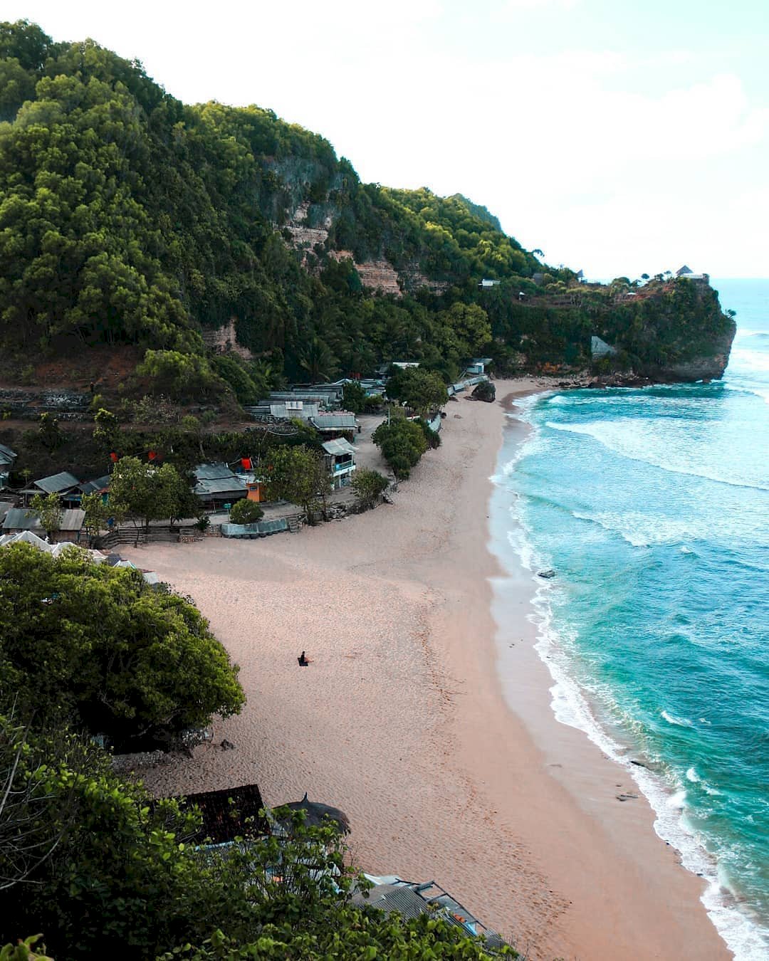 Pantai Pok Tunggal, Gunungkidul : Info Harga Tiket Masuk, Lokasi, Rute, Fasilitas, & Spot Foto Terbaru. Pantai Pok Tunggal, The Hidden Paradise Gunungkidul Berbalut Pasir Landai Putih yang Eksotis.