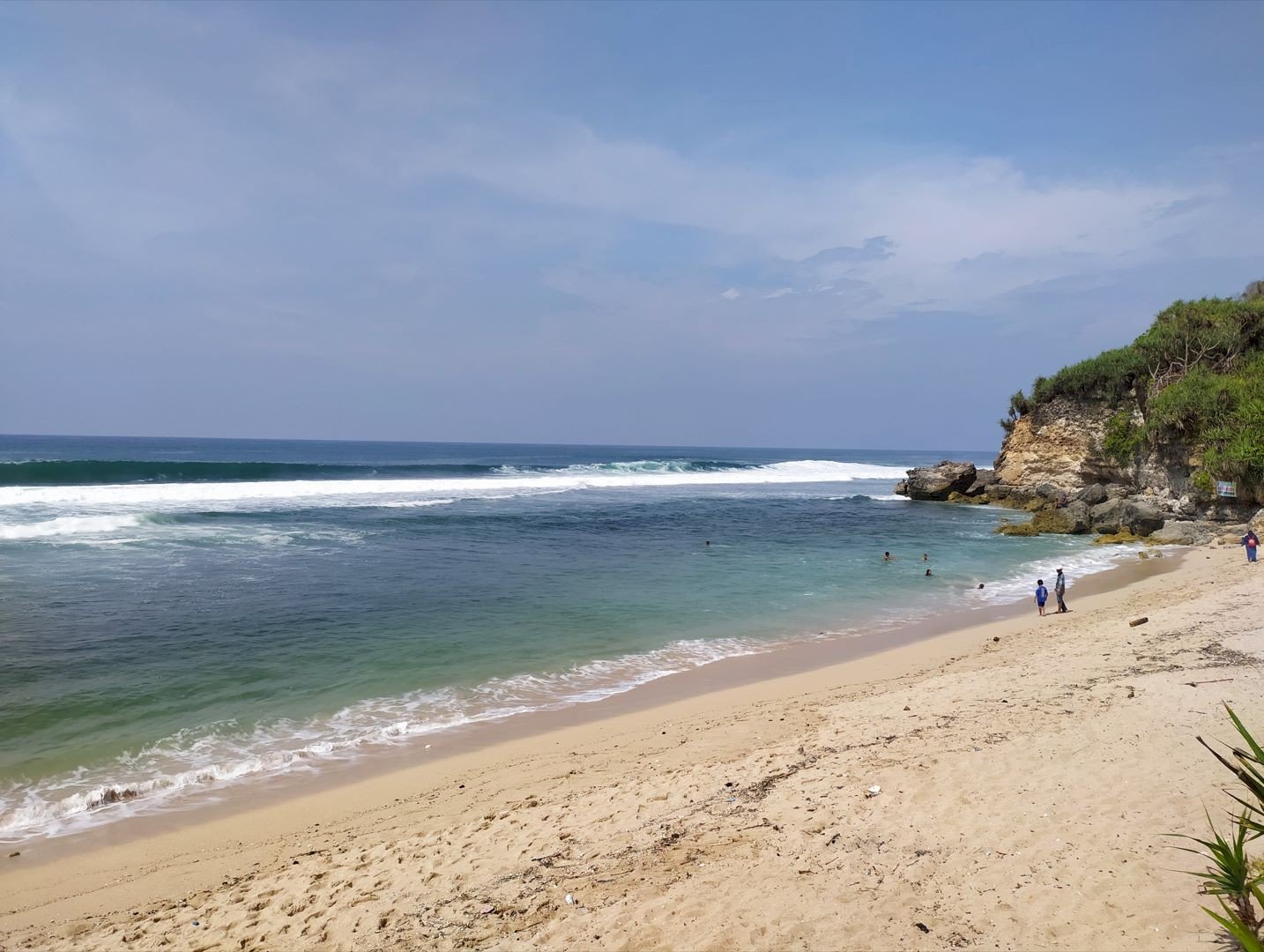 Pantai Sepanjang, Pesona Pasir Putih Terpanjang di Gunungkidul, Yogyakarta, dijogja.co. Pantai Sepanjang, Pesona Pasir Putih Terpanjang di Gunungkidul, Yogyakarta.