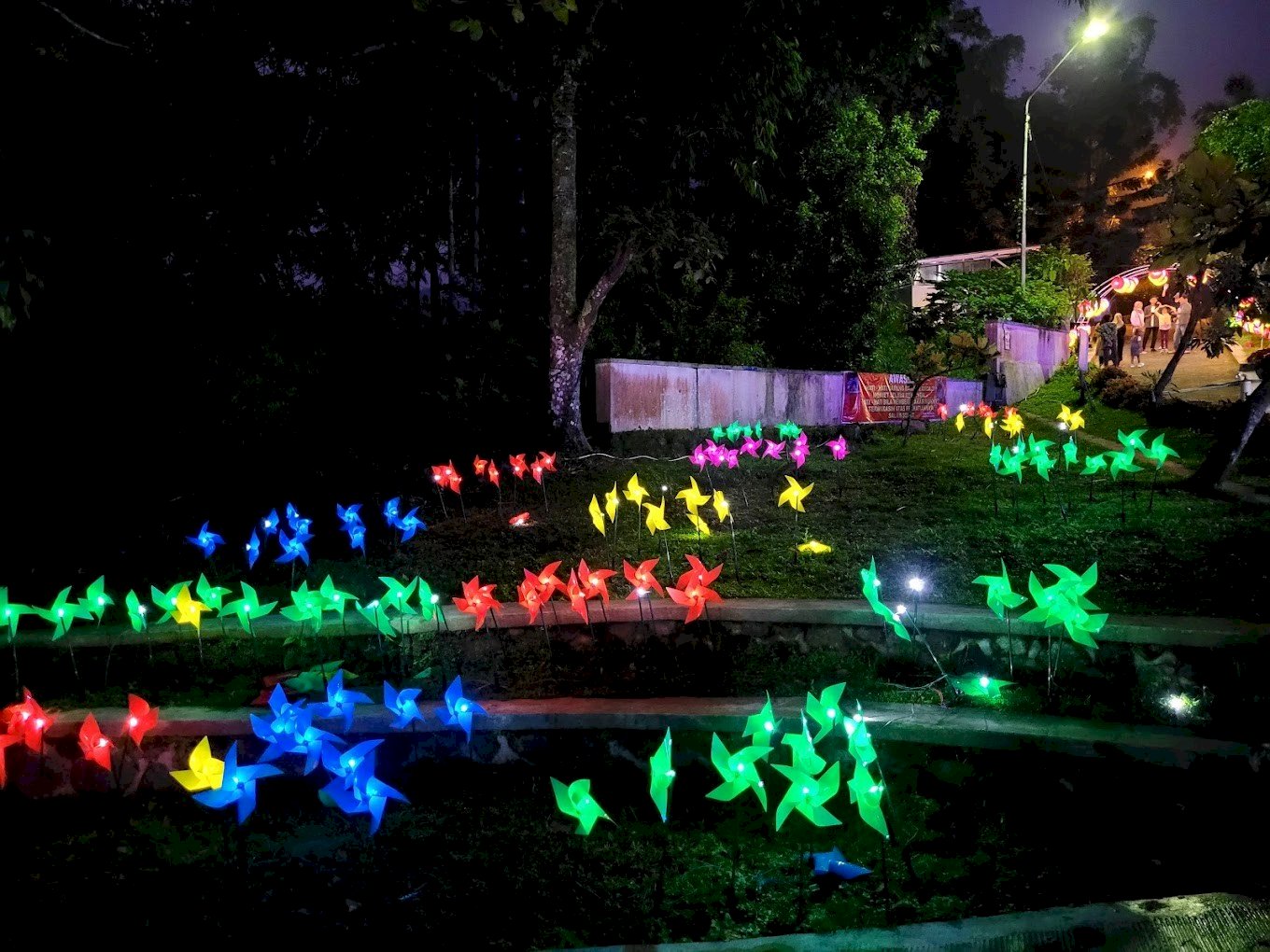 Romantisme Malam dalam Festival Cahaya Taman Lampion Kaliurang, dijogja.co. Romantisme Malam dalam Festival Cahaya Taman Lampion Kaliurang.