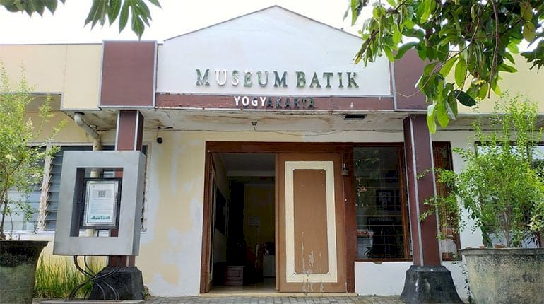 Sejarah dan Koleksi Museum Batik Yogyakarta, dijogja.co. Sejarah dan Koleksi Museum Batik Yogyakarta.