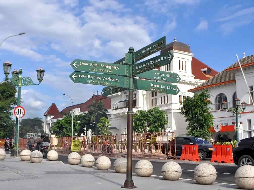 Jalan Malioboro: Menapaki Jejak Sejarah dan Budaya di Kota Yogyakarta yang Istimewa, dijogja.co. Jalan Malioboro: Menapaki Jejak Sejarah dan Budaya di Kota Yogyakarta yang Istimewa.