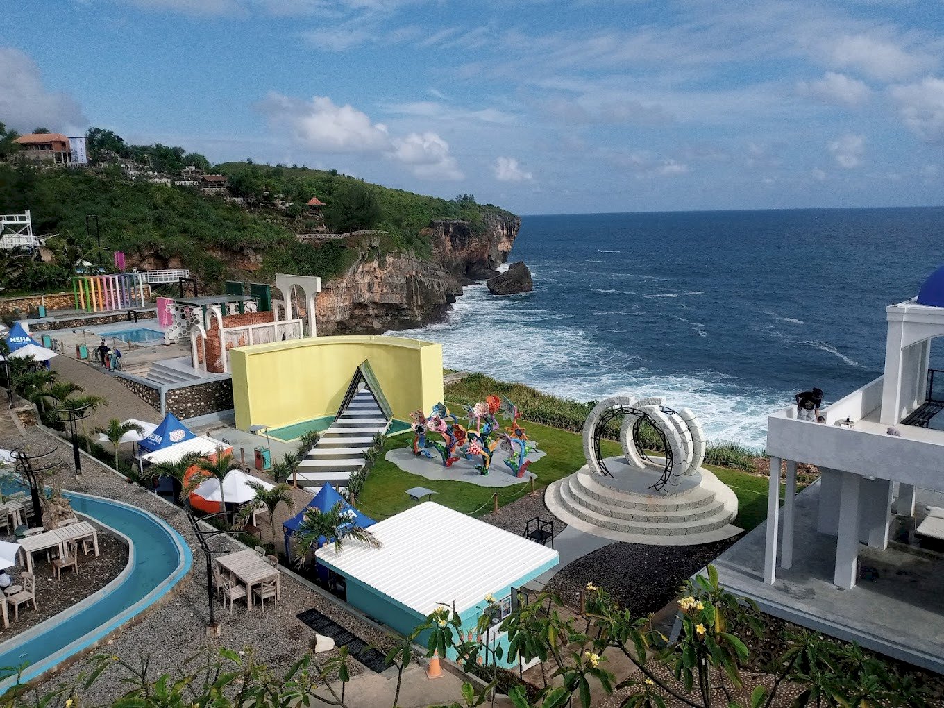 Spot Foto Terbaik di Yogyakarta: Keindahan Laut Selatan di HeHa Ocean View, dijogja.co. Spot Foto Terbaik di Yogyakarta: Keindahan Laut Selatan di HeHa Ocean View.