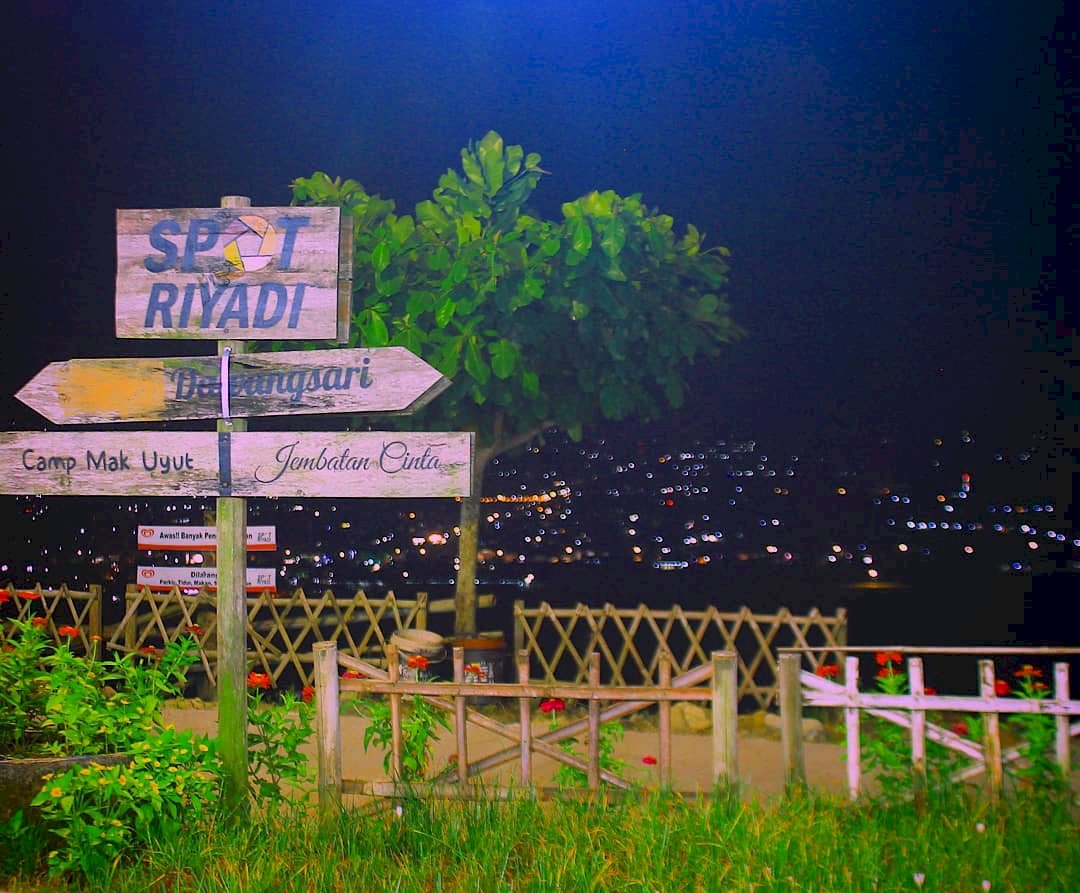 Spot Riyadi: Menikmati Keindahan Candi Prambanan dari Atas Bukit, dijogja.co. Spot Riyadi: Menikmati Keindahan Candi Prambanan dari Atas Bukit.