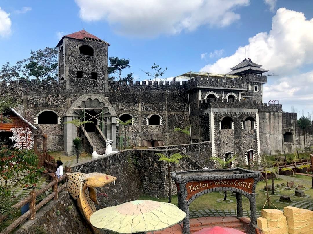 The Lost World Castle: Menikmati Pesona Gunung Merapi dalam Sebuah Kastil Megah, dijogja.co. The Lost World Castle: Menikmati Pesona Gunung Merapi dalam Sebuah Kastil Megah.