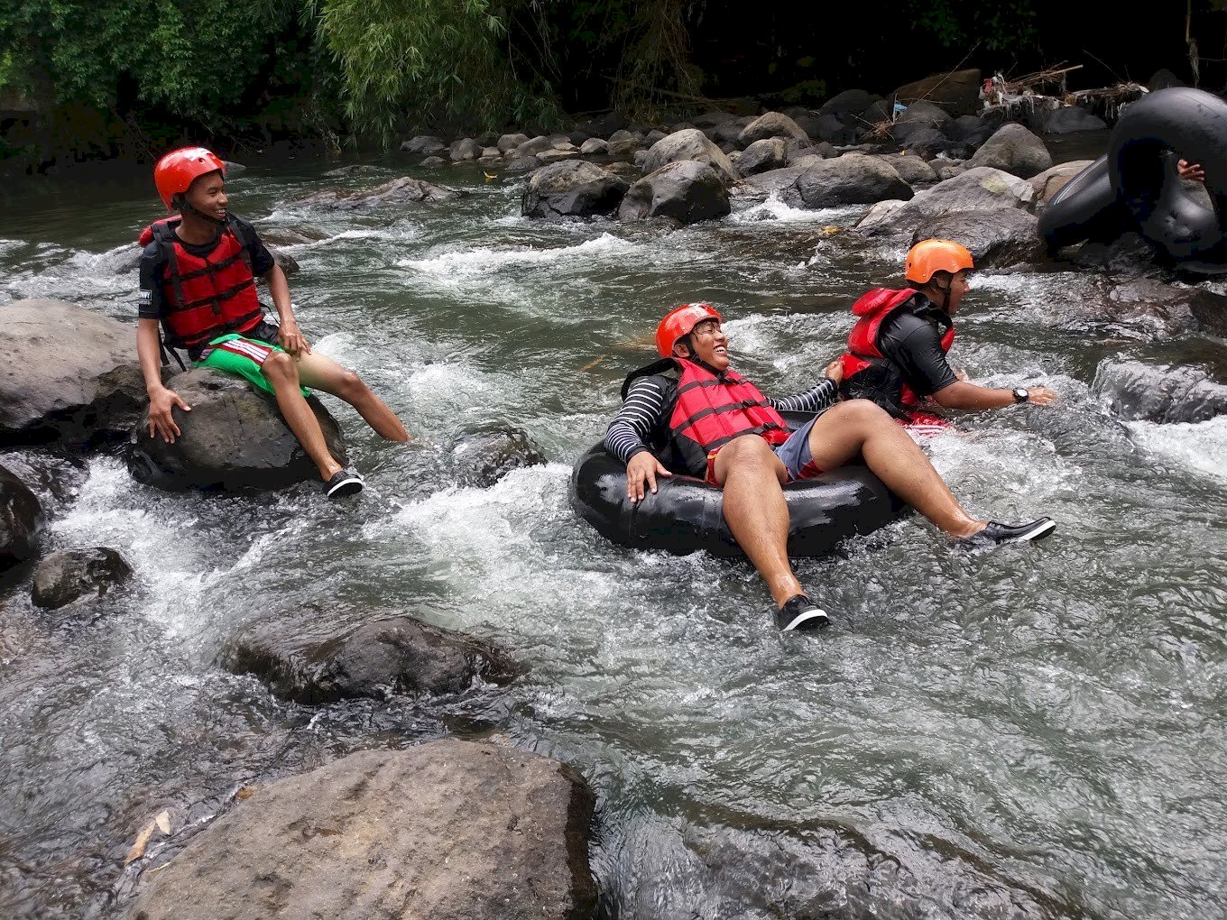 West Lagoon River: Wisata Petualangan Seru di Tengah Alam Sleman, dijogja.co. West Lagoon River: Wisata Petualangan Seru di Tengah Alam Sleman.